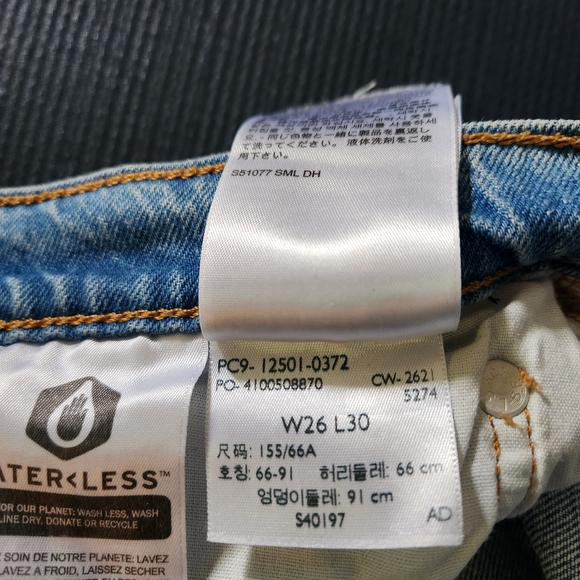 Levi's Classic Light Blue Denim 501 Jeans - Picture 5 of 5